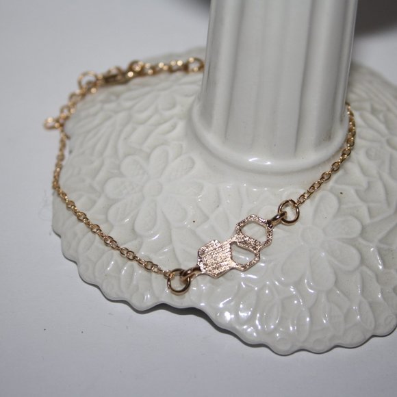 Cute gold honeycomb bracelet - Picture 3 of 4